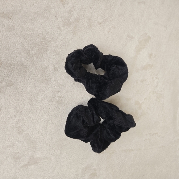 (2) London Charlie Amy 3-Piece Scrunchie Sets - Picture 5 of 6